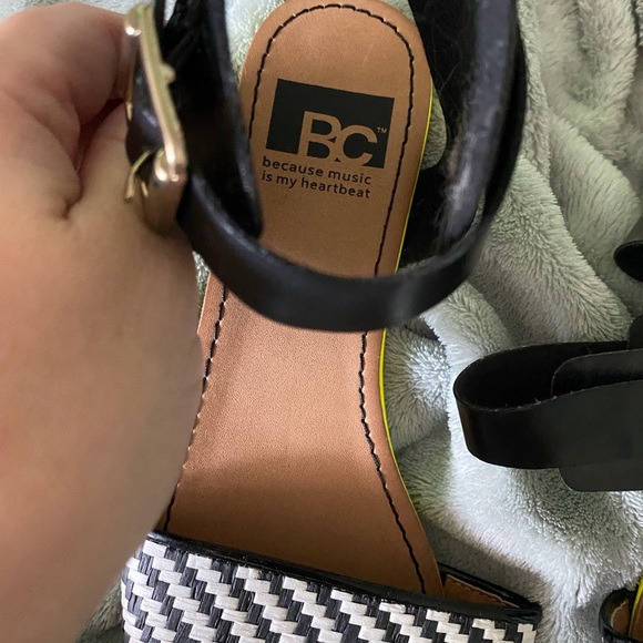 BC sandals size 6.5 brand new - Picture 5 of 6